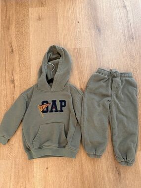 GAP  Hoodie & Joggers Set